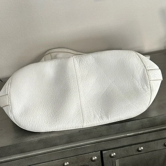 Kenneth Cole Reaction White Genuine Leather Bag.